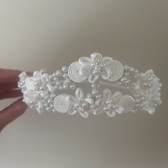 Beautiful Classic Silk Jessica McClintock Wedding Dress - Picture 7 of 9